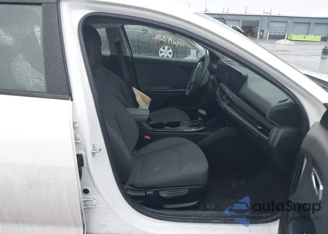 2025 Kia K4 Lxs z USA, uszkodzony, nr VIN 3KPFT4DE2SE017603